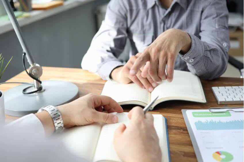 Im Bereich der Fremdsprachen hört man oft von Übersetzen und Dolmetschen: Was sind die Unterschiede? der unterschied zwischen dolmetschen und ubersetzen